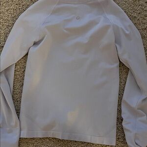Lululemon Long Sleeve shirt in color lavender  - Light Lavender Size 6